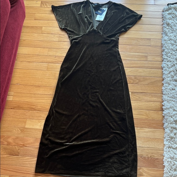Zara Dresses & Skirts - Zara Black Velvet Midi Dress